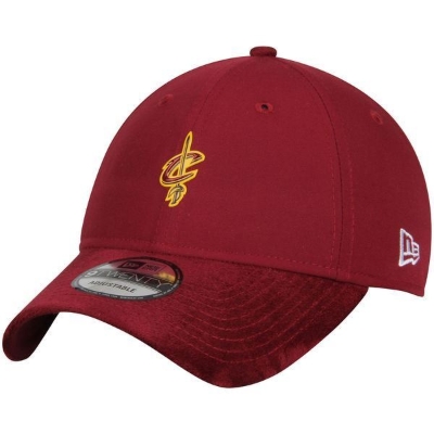 Men's Cleveland Cavaliers New Era Maroon 2017 NBA Draft Official On Court Collection 9TWENTY Adjustable Hat front view