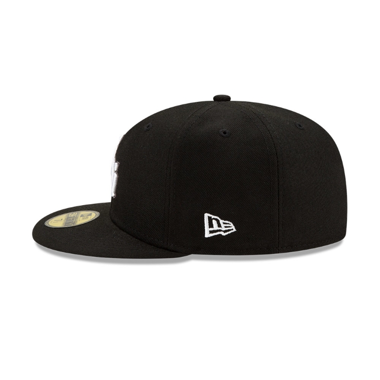 Chicago White Sox New Era Black 2021 City Connect 5950 Fitted Hat detail view