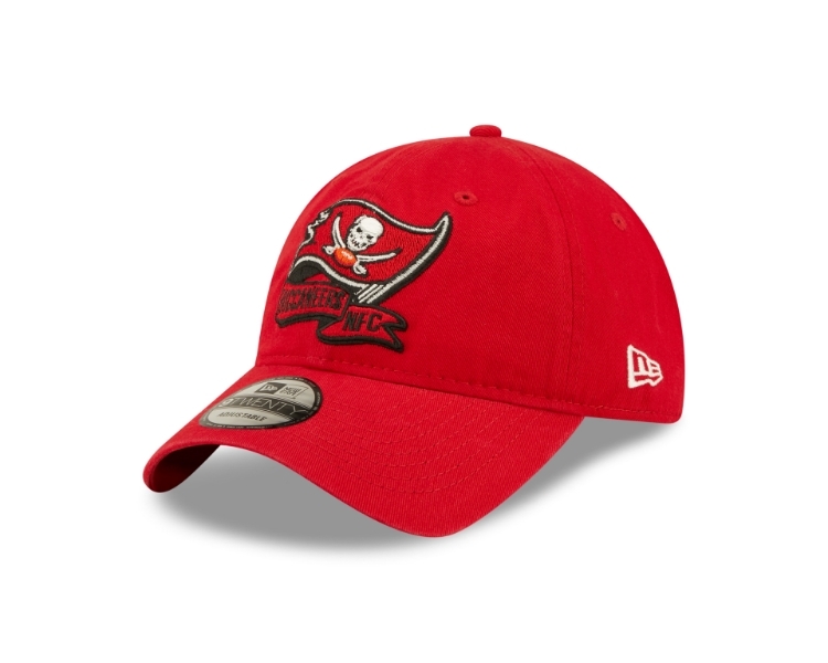 New Era Tampa Bay Buccaneers NFL 2022 Sideline Home 920 Adjustable Hat front view