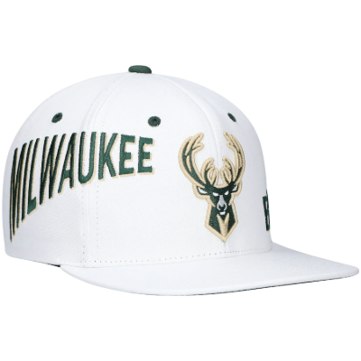 Milwaukee Bucks Mitchell & Ness Reppin Retro Snapback Hat - White front view