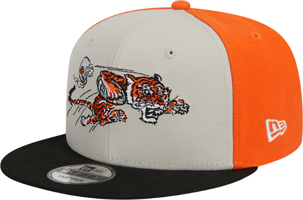 Men's Cincinnati Bengals New Era Cream/Black 2023 Sideline Historic 59FIFTY Fitted Hat