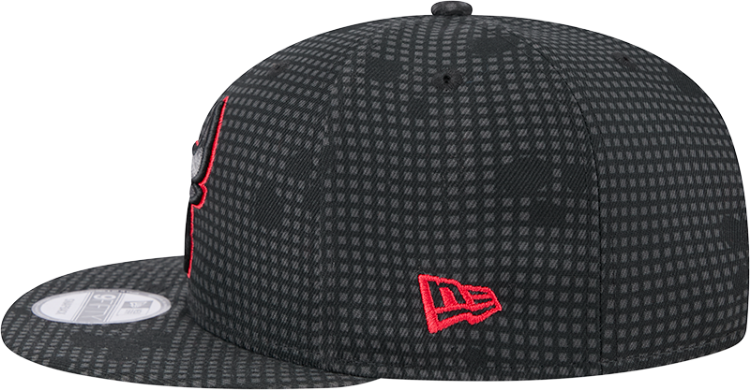 Men's Chicago Bulls New Era Black Midnight Ink Pop Outline 9FIFTY Snapback Hat detail view