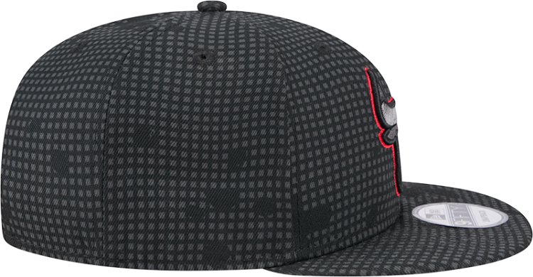 Men's Chicago Bulls New Era Black Midnight Ink Pop Outline 9FIFTY Snapback Hat